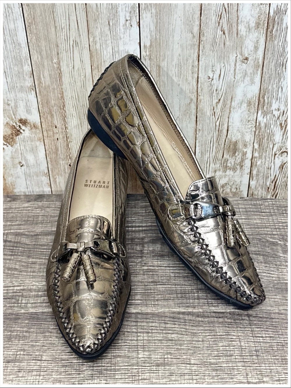 Stuart Weitzman Leather Loafers in Metallic Gold ~ Size 8M ~ Item #S6188